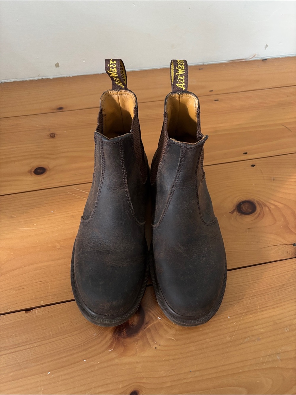 Dr. Martens 2976 Chelsea Boots - Picture 2 of 5